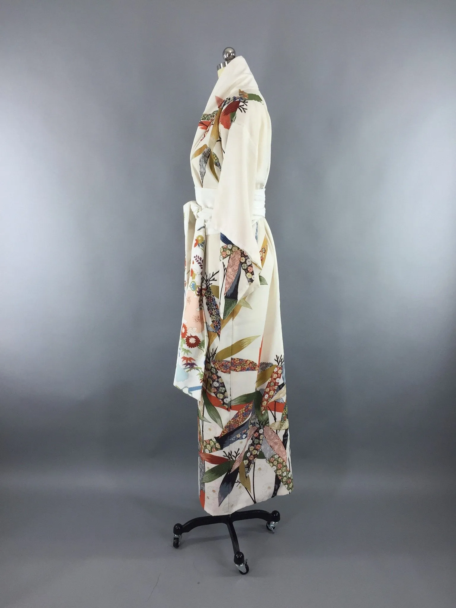 1980s Vintage Kimono Robe with White Floral Print