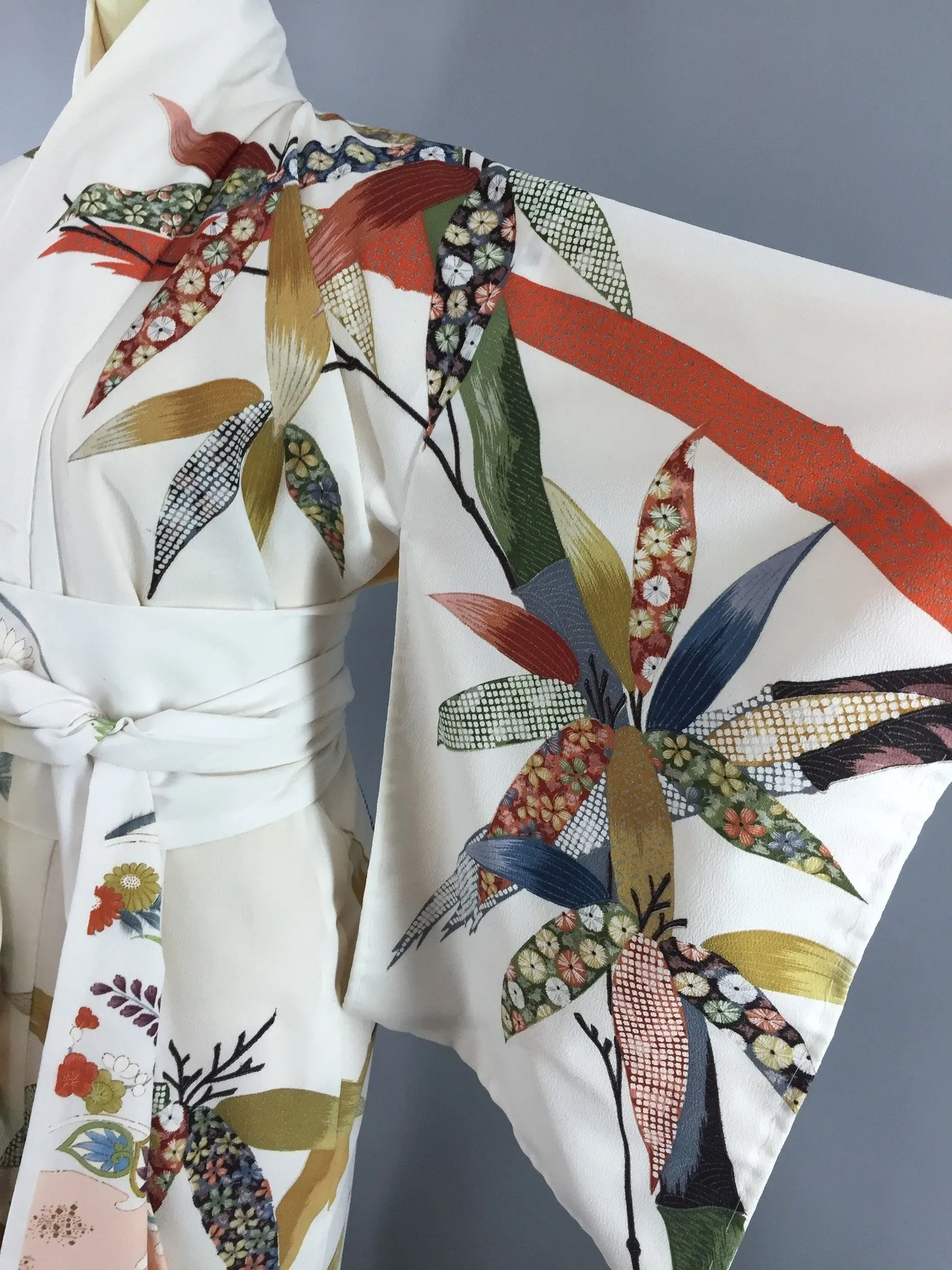 1980s Vintage Kimono Robe with White Floral Print