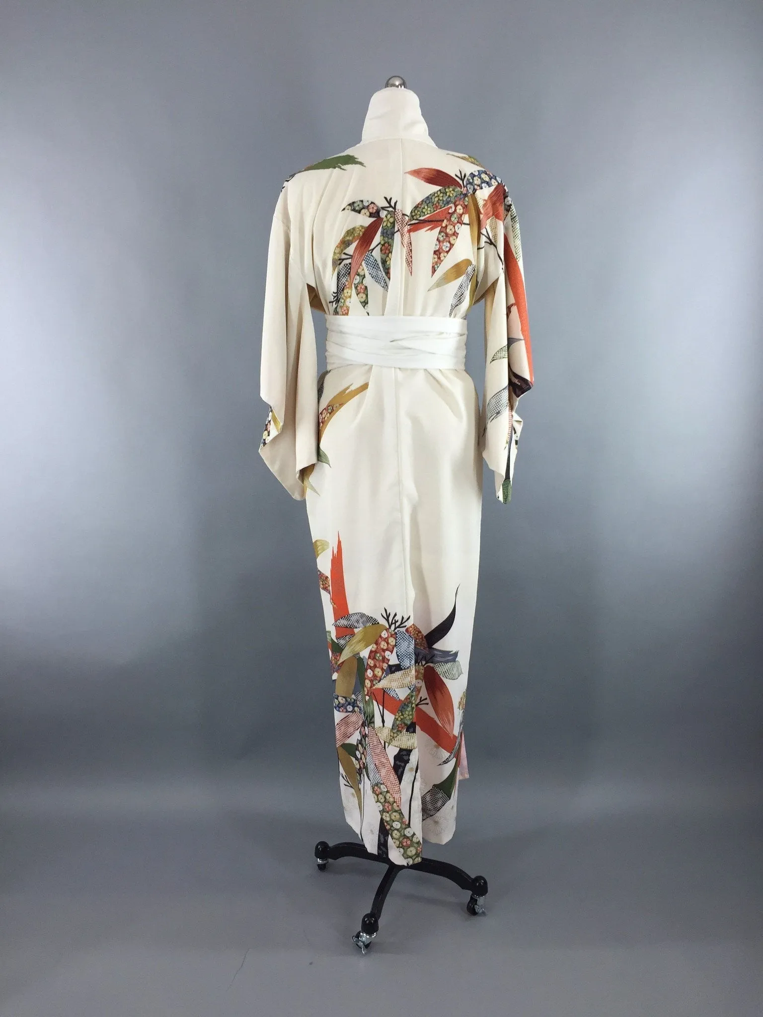 1980s Vintage Kimono Robe with White Floral Print