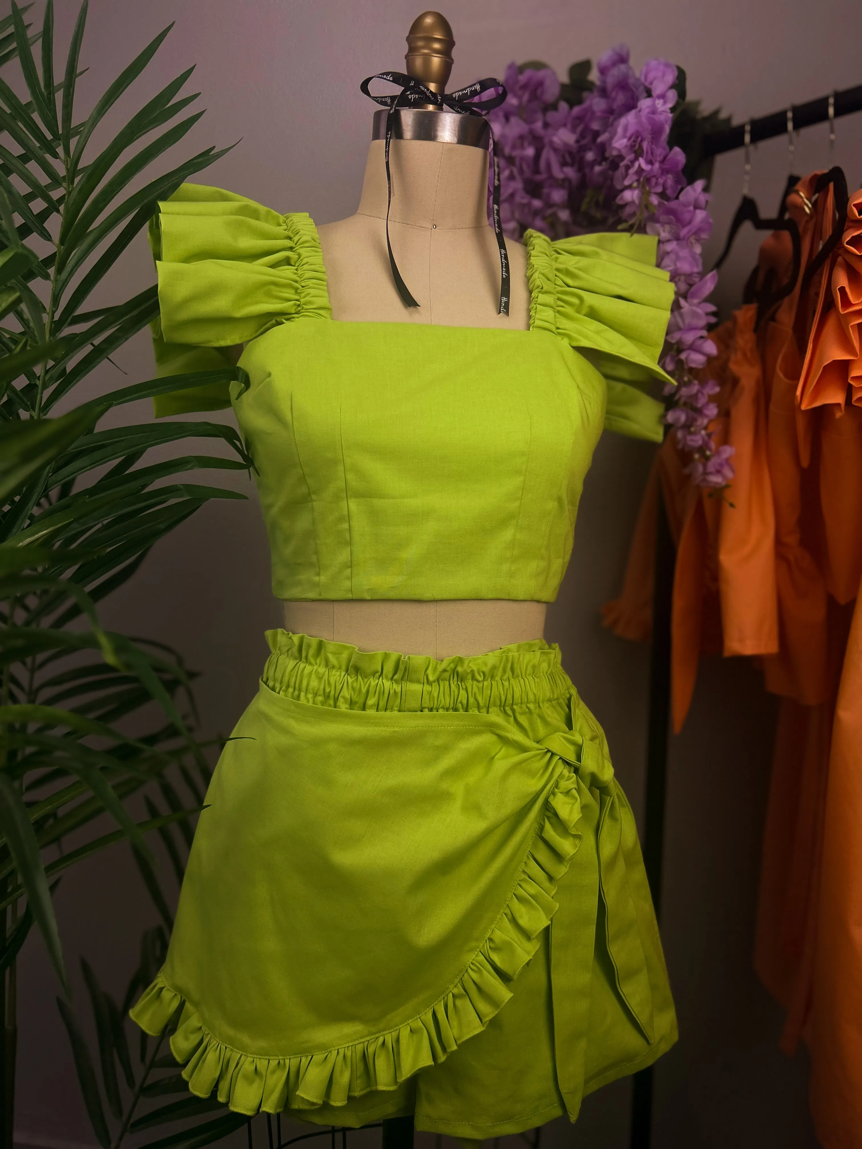 AME ESSENTIAL CROP TOP