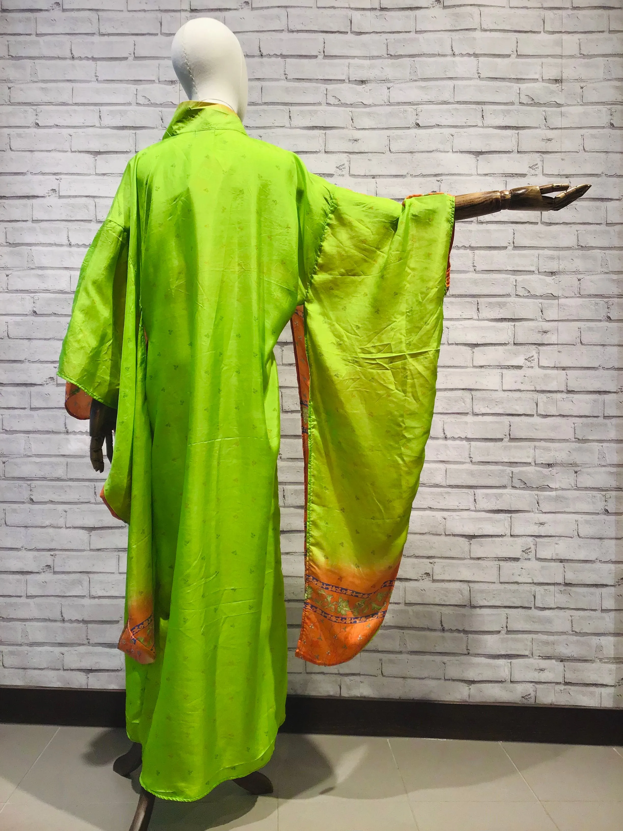 Dazzling Rutaceae Silk Kimono