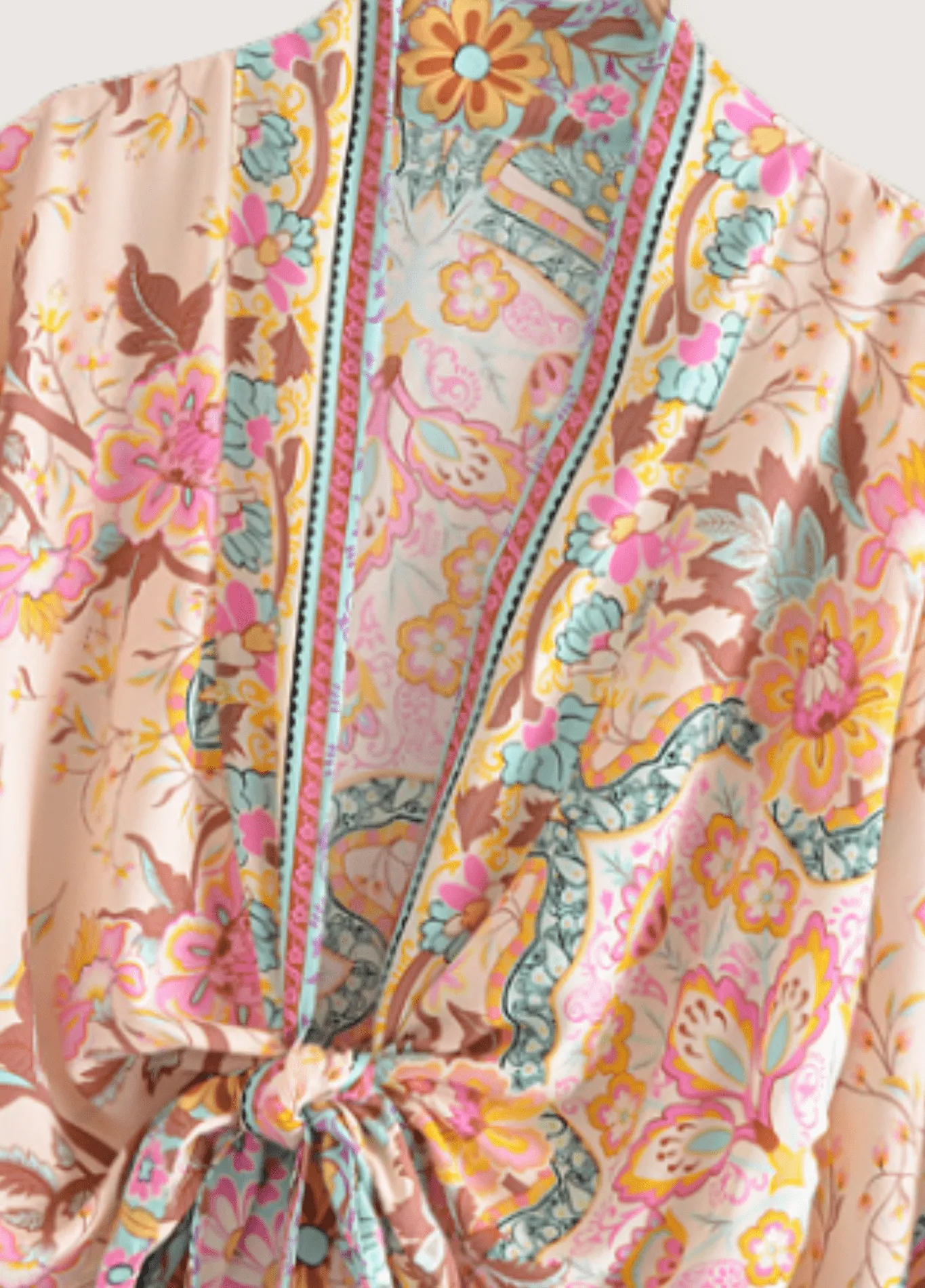 Kimono court fleuri rose pâle