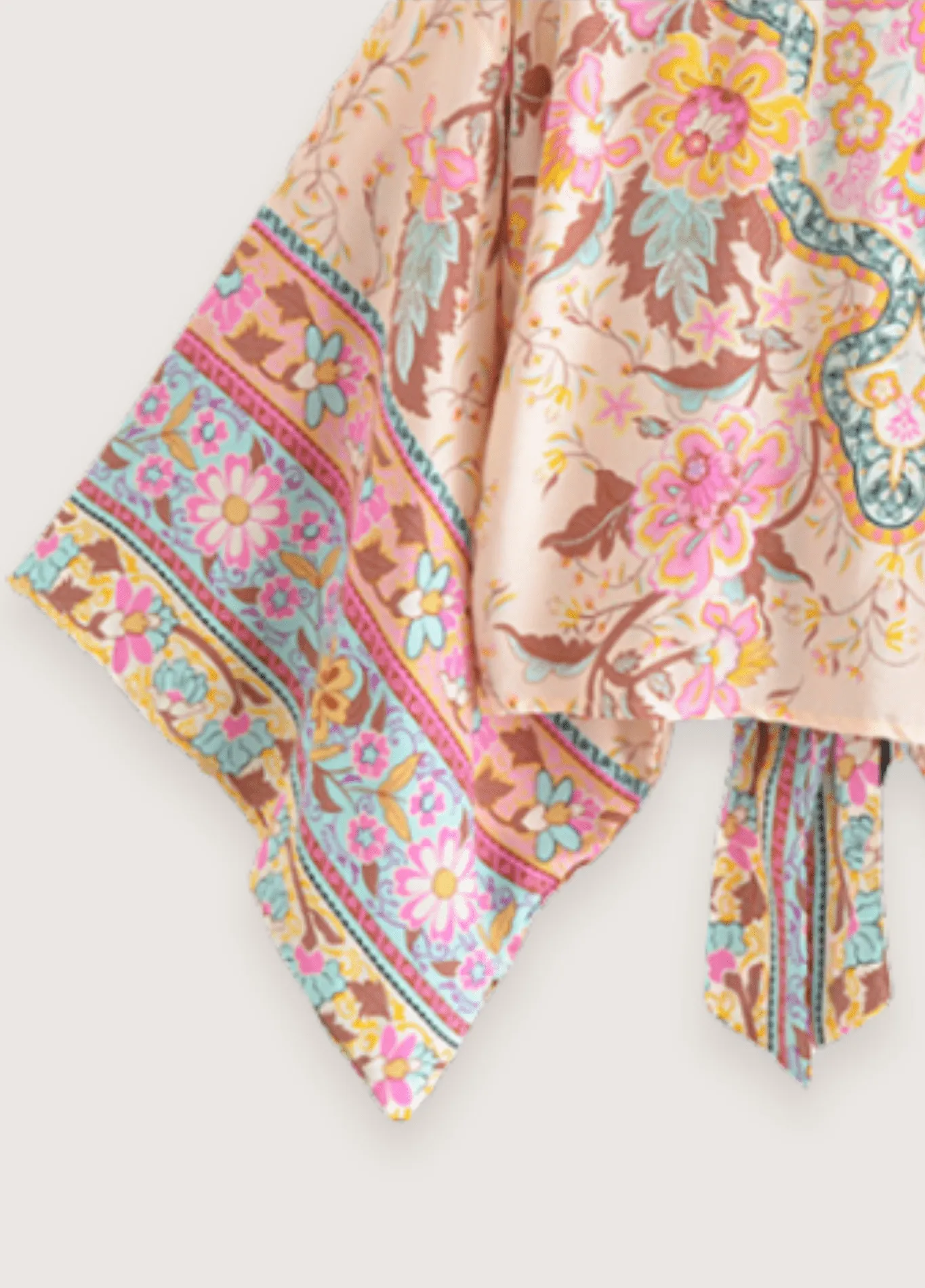 Kimono court fleuri rose pâle