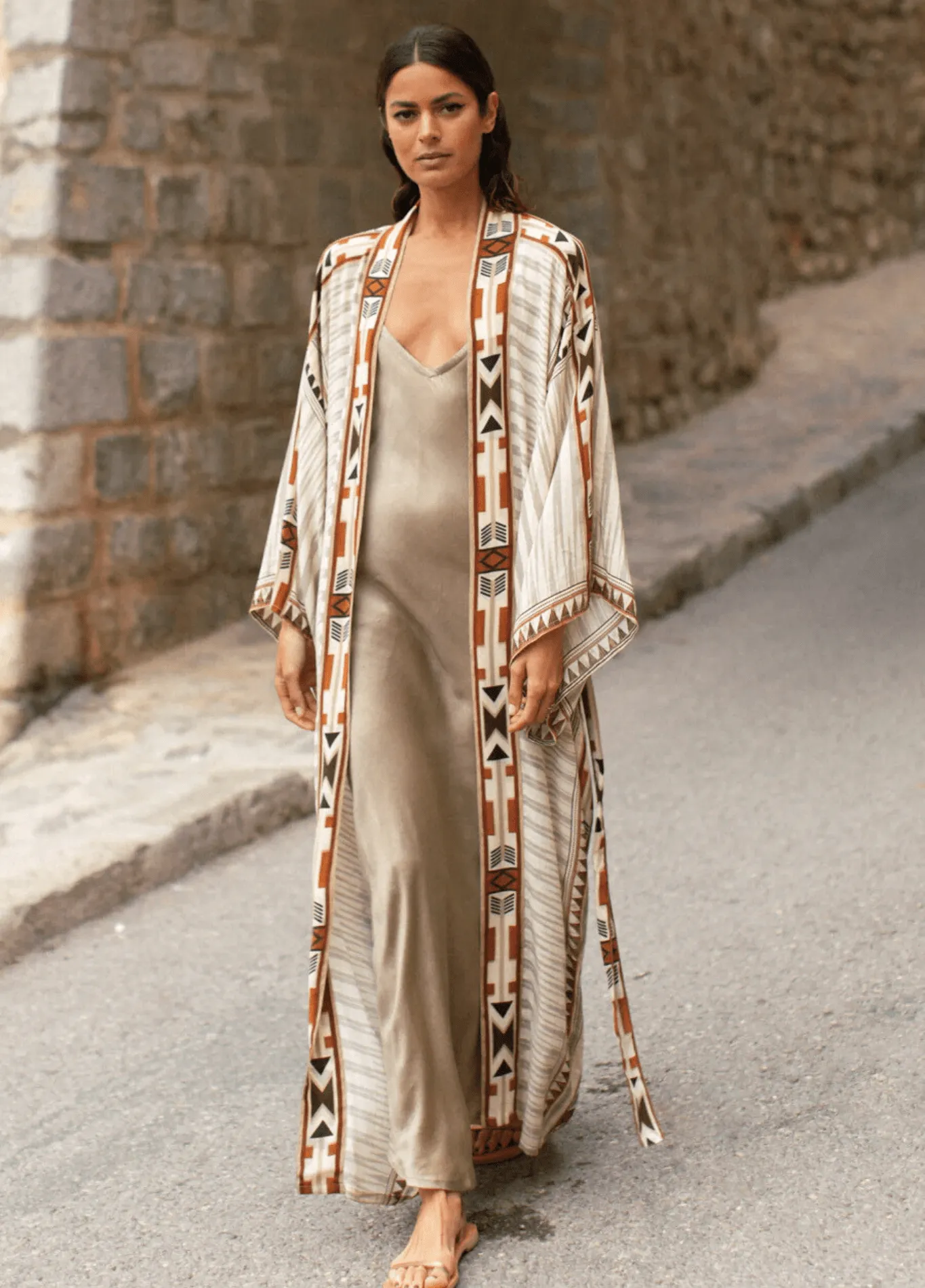 Kimono long beige à motif géométrique tribal