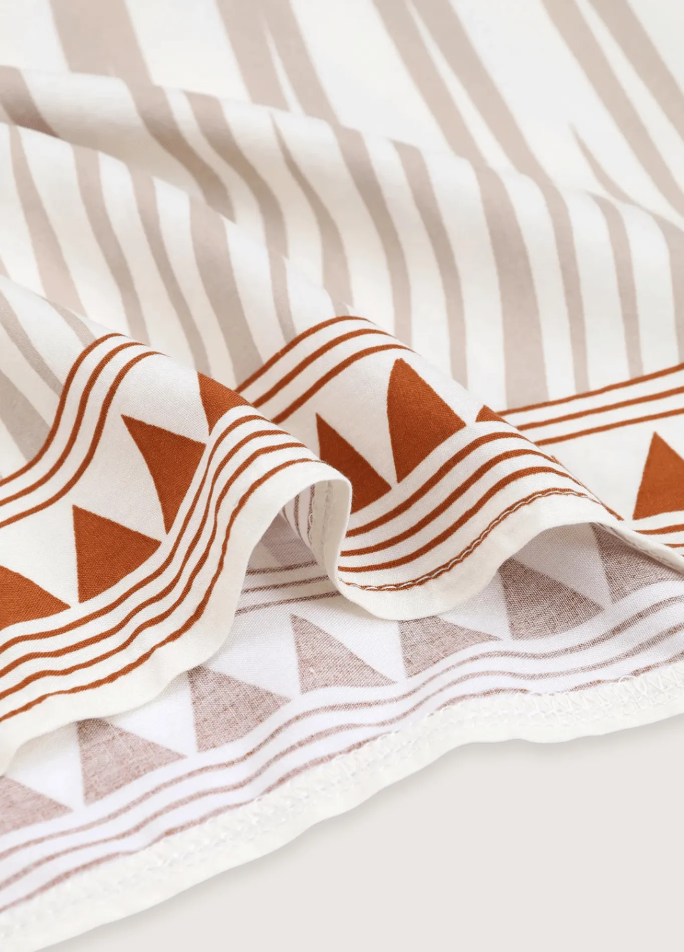 Kimono long beige à motif géométrique tribal