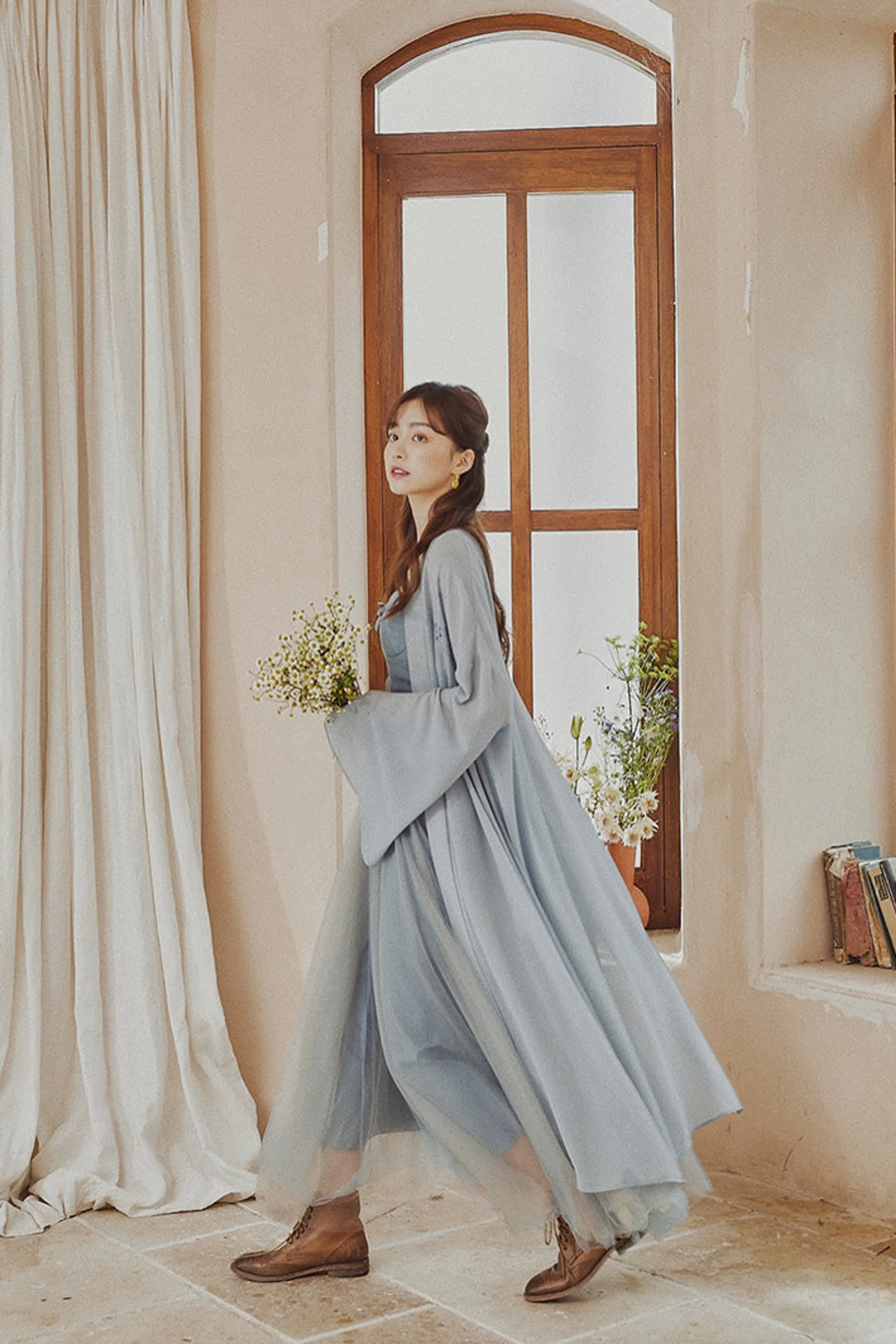 Molifusu | Blue Lotus Embroidered Kimono