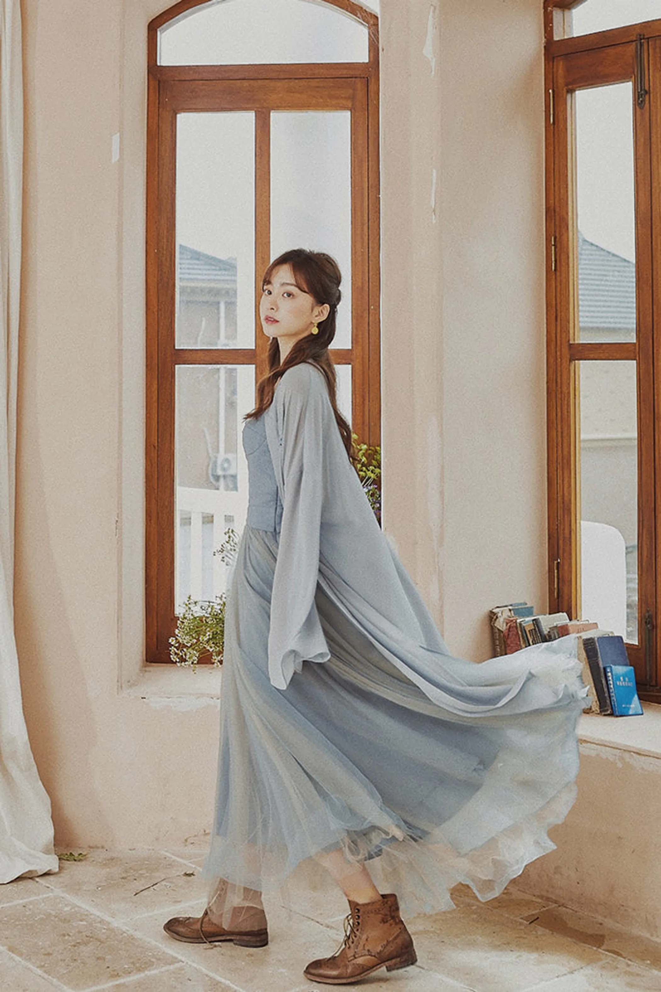 Molifusu | Blue Lotus Embroidered Kimono
