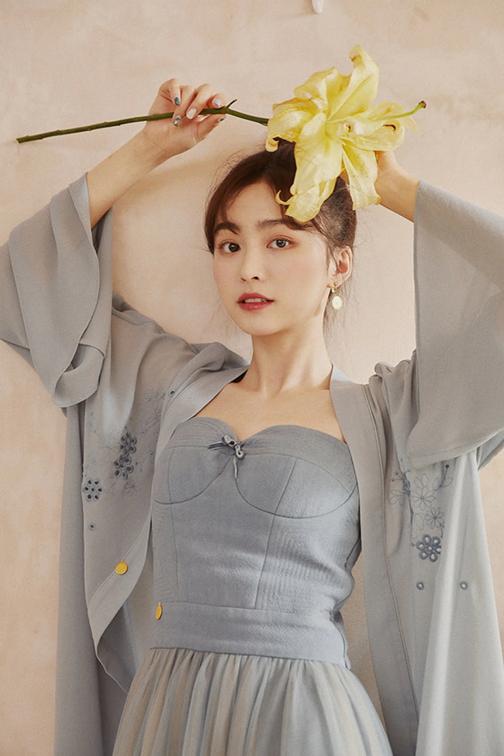 Molifusu | Blue Lotus Embroidered Kimono
