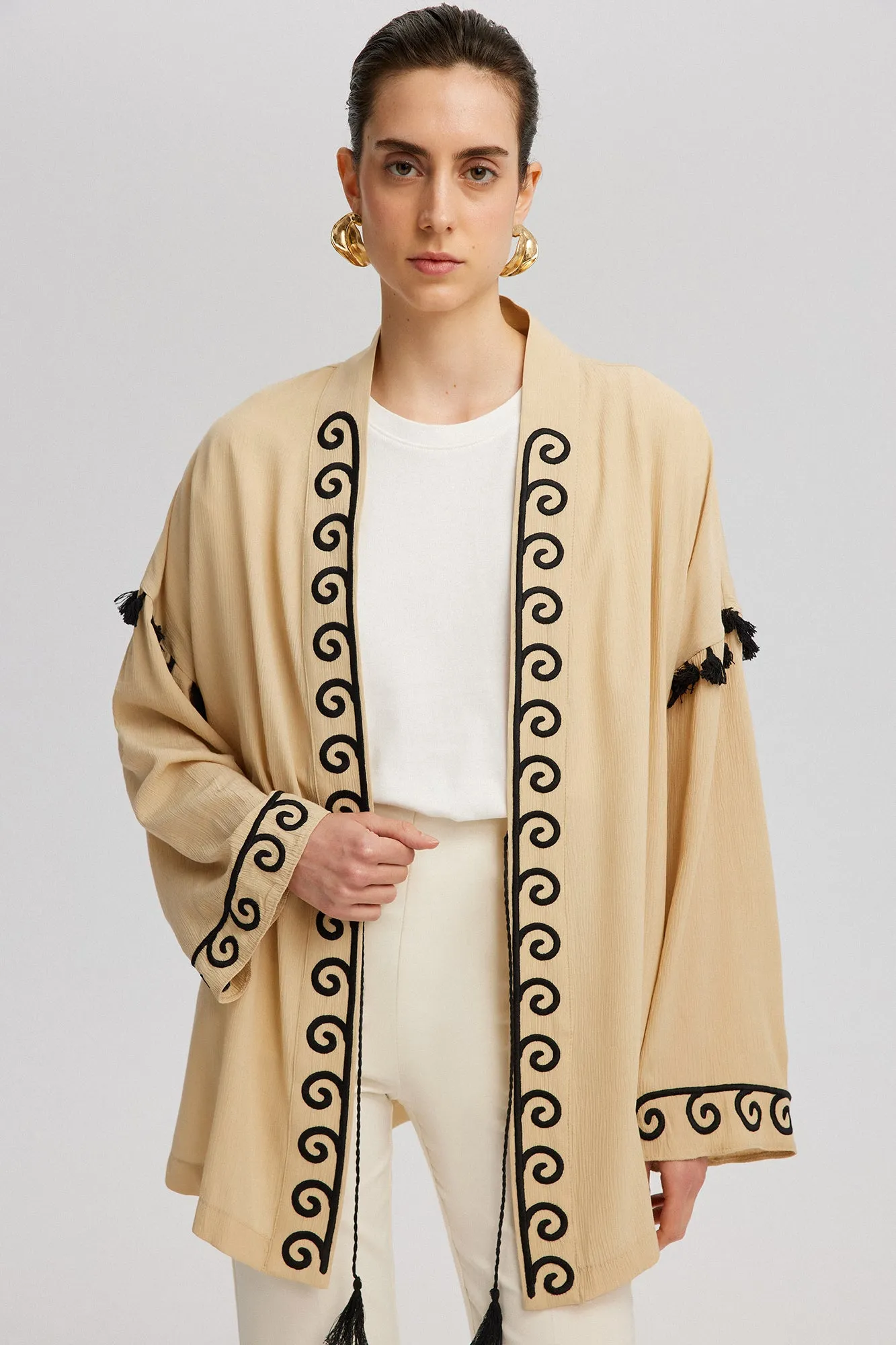 NATURAL TEXTURED KIMONO WITH EMBROIDERY