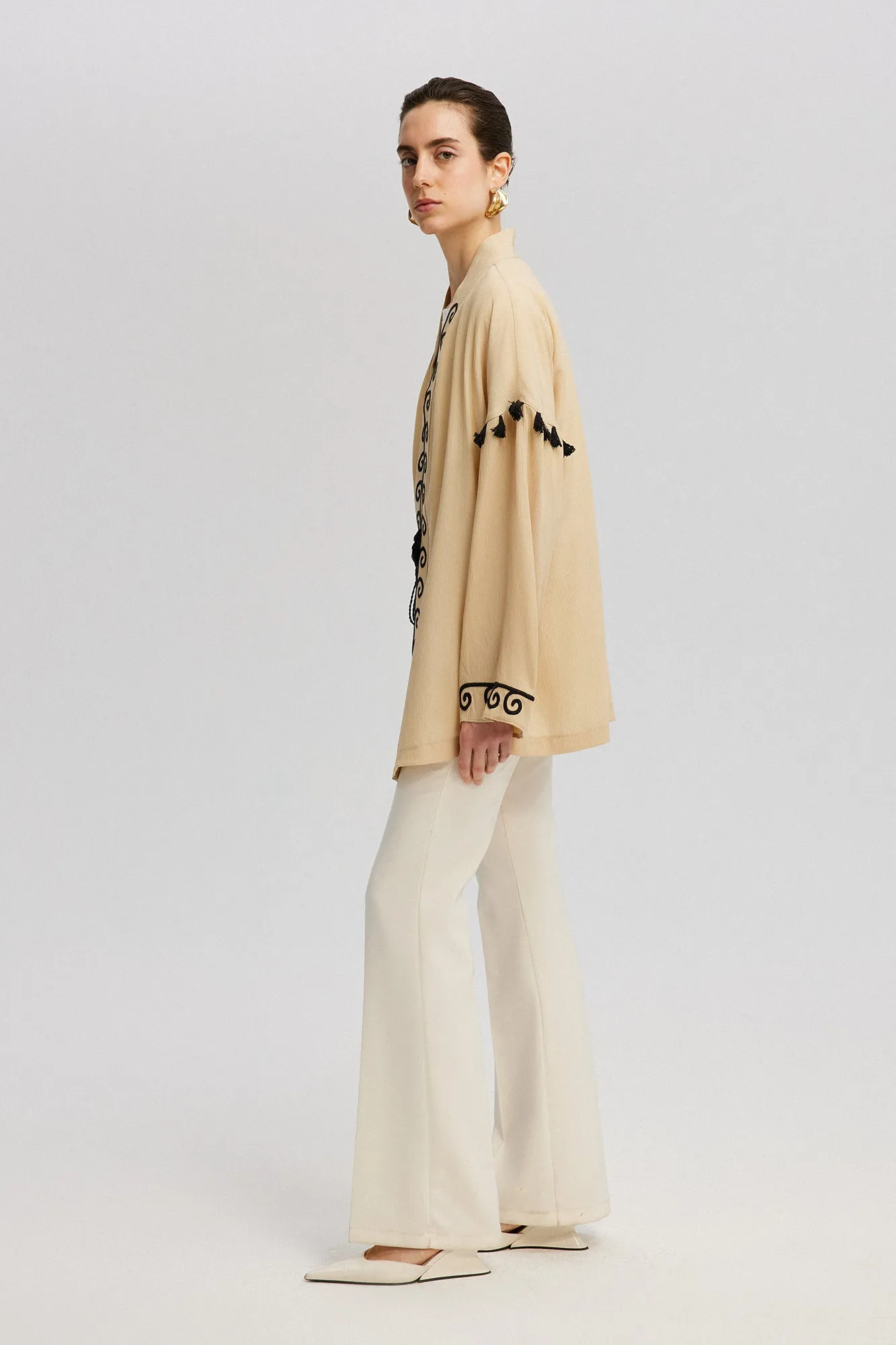 NATURAL TEXTURED KIMONO WITH EMBROIDERY