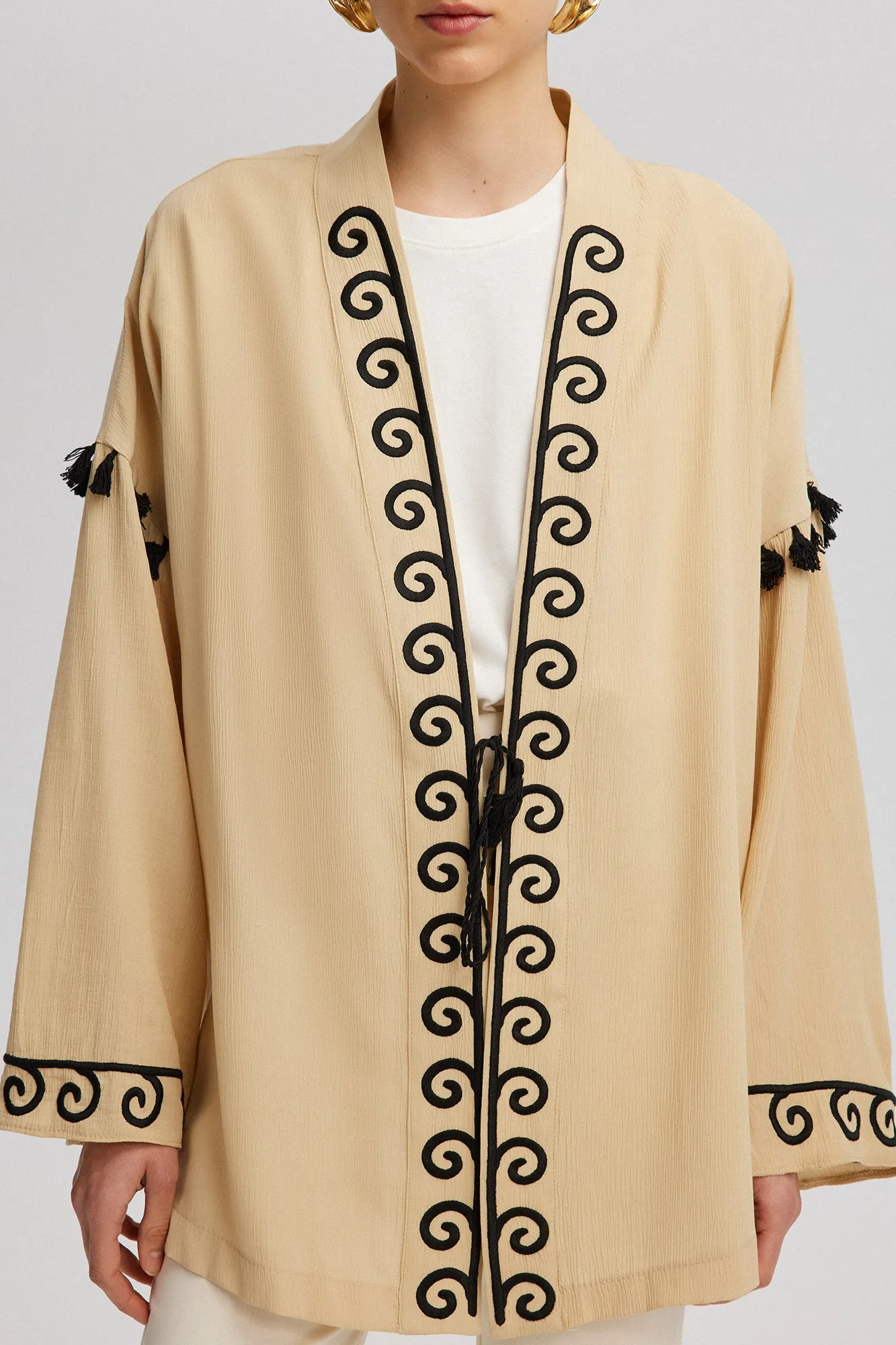 NATURAL TEXTURED KIMONO WITH EMBROIDERY