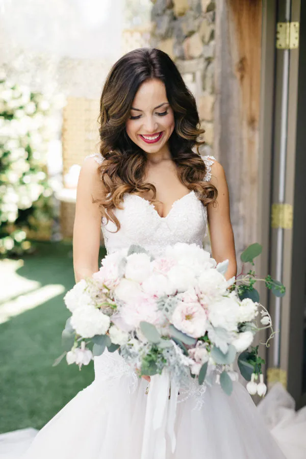 Romantic Tulle Backless Lace Appliques Wedding Dress with Chapel Train