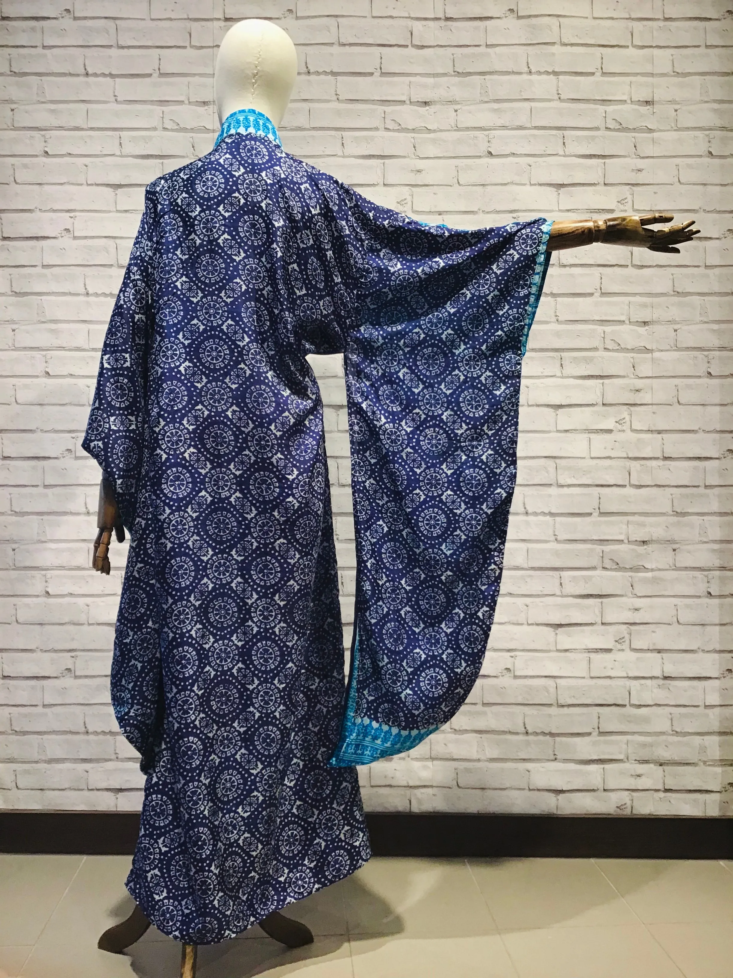 Sapphire Menelaus Silk Kimono