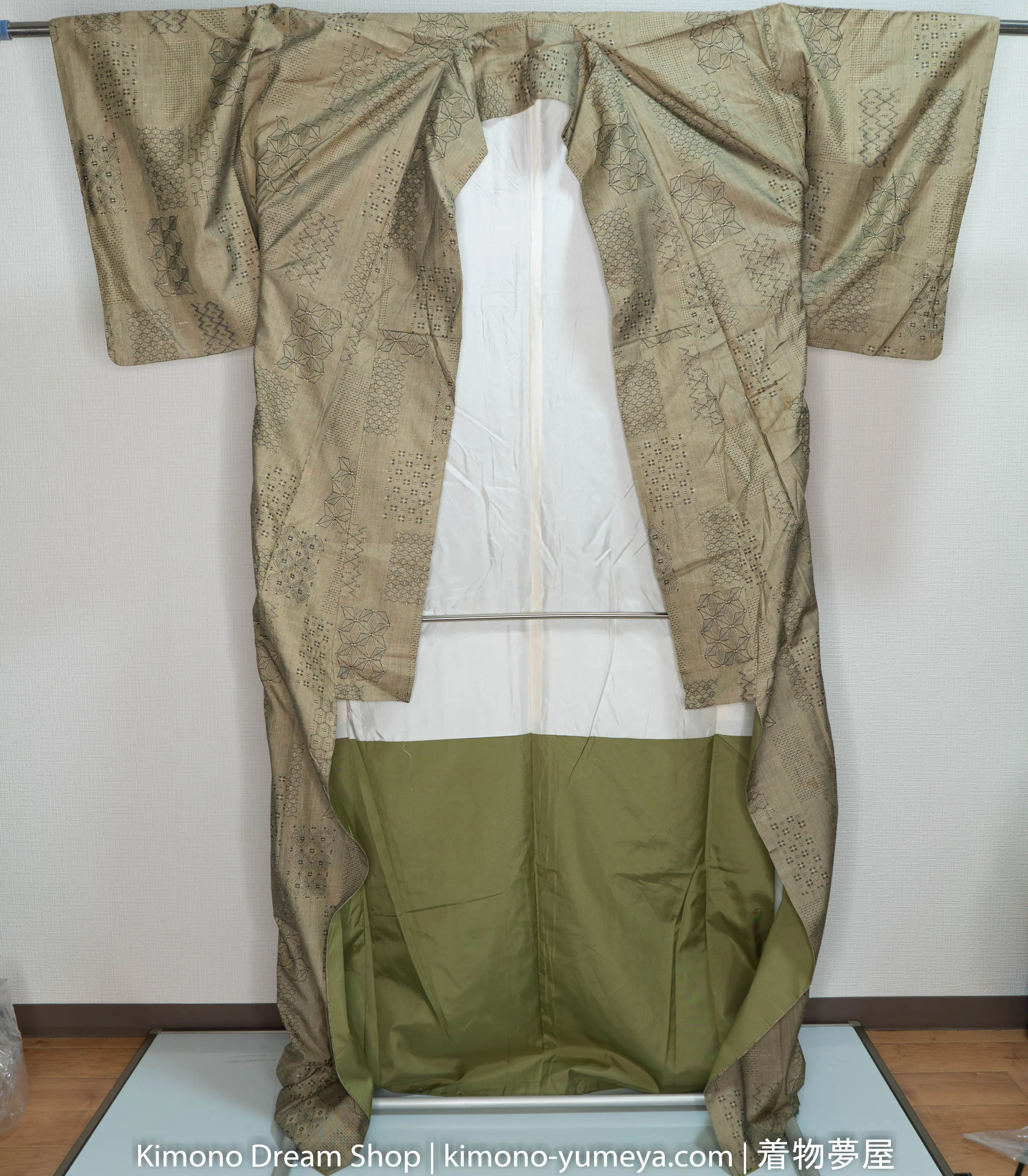 Shiny Silk Kimono - Vintage 1960s Style Shippo Seven Treasures Traditional Diamonds Hexagons Komon