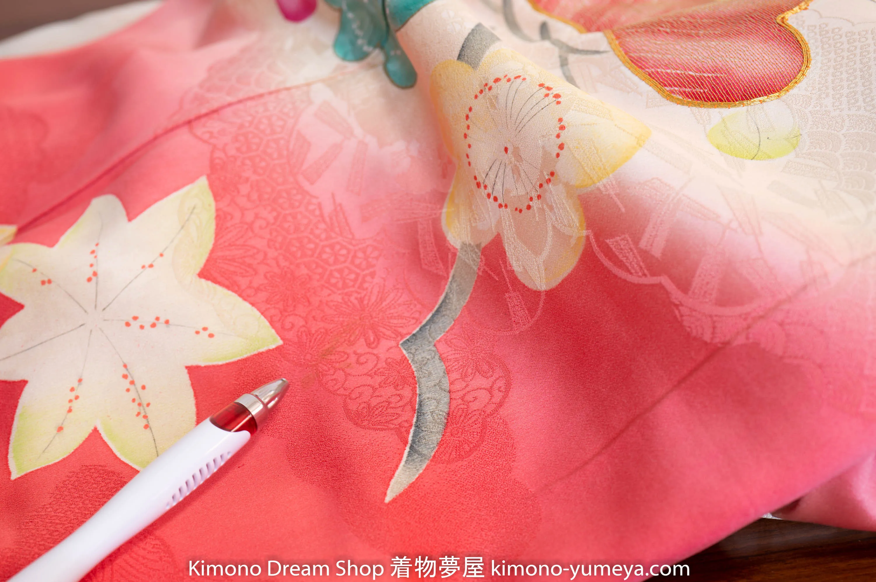 Silk Pinkish Reddish Furisode - Retro 1980s Abstract Flowers & Leaves Springtime Long Sleeve Kimono